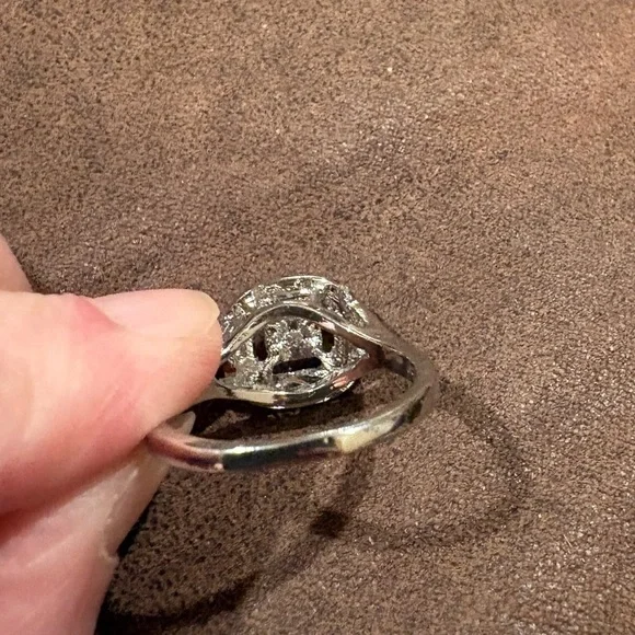 Fashion Ring in silver tone never worn Women’s size 9 - Picture 3 of 7
